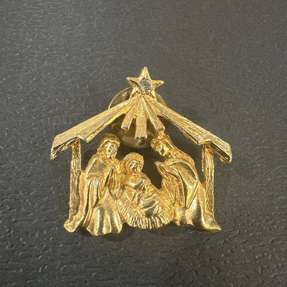 Vintage Gold Tone Nativity‎ Scene Lapel Pin Unbranded Christmas Jewelry Costume